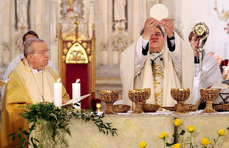 Druhý služebně nejstarší biskup světa Karel Otčenášek oslavil 1. května 2010 v Hradci Králové tři jubilea – 90 let věku, 65 let kněžské služby a 60 let biskupské služby. 