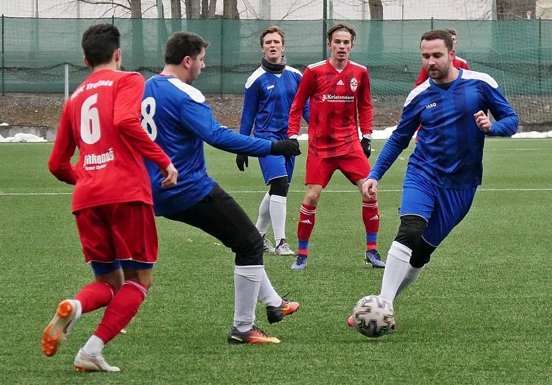 MFK Trutnov (v červeném) vs. FK Jaroměř 8:0