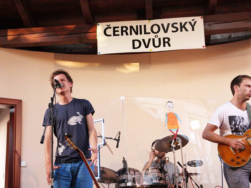 Multižánrový festival Černilovský dvůr.