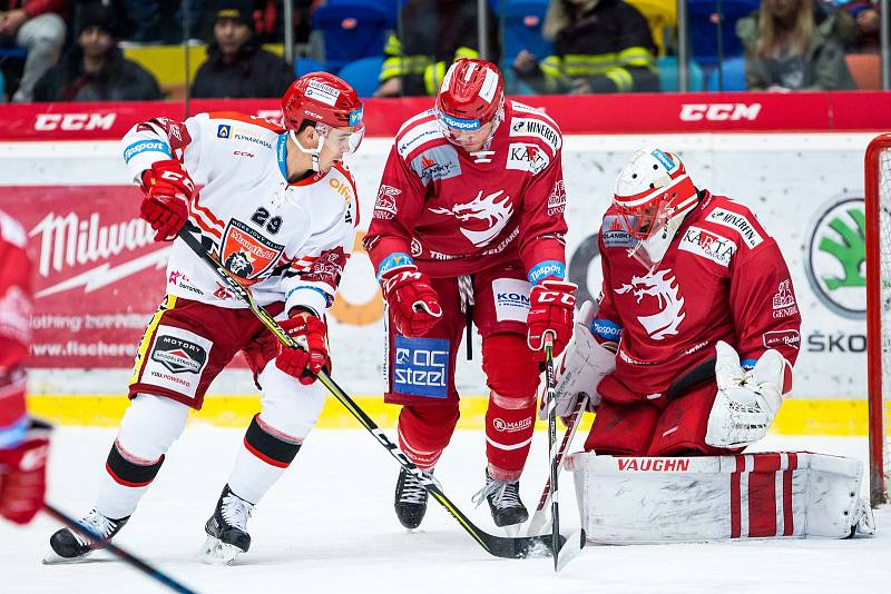 Hokejová extraliga: Mountfield HK - HC Oceláři Třinec.