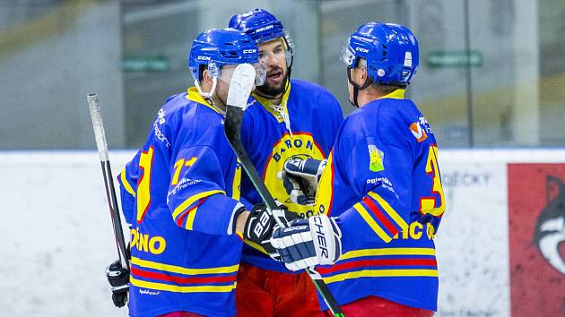 Vítězná radost. 16. listopadu uhráli hokejisté Opočna první bod v sezoně na ledě Náchoda. Ve středu doma proti Poličce přidali další dva.