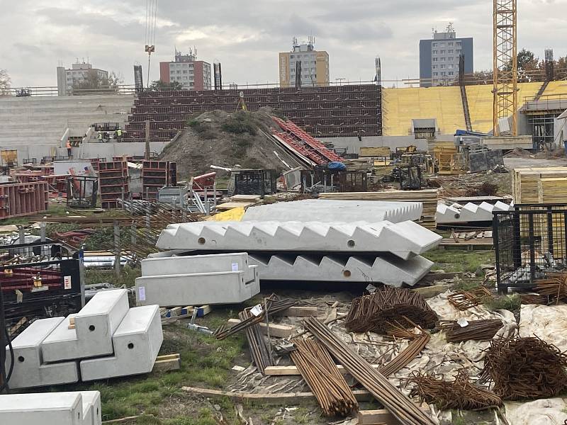 Výstavba hradeckého stadionu – říjen 2022