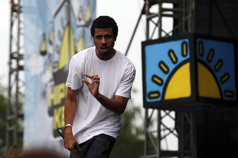 Tisíce milovníků hiphopové hudby se bavilo v pátek 21. srpna na letiště ve Festivalparku v Hradci Králové, kde pokračuje osmý ročník festivalu Hip Hop Kemp 2009.