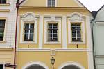 Královéhradecká radnice chce lidem při prodeji historických domů v Rokitanské ulici slevit dvacet procent.