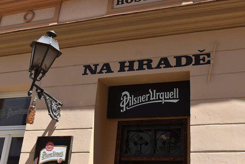 Hospodu Na Hradě najdeme v centru Hradce Králové u Velkého náměstí.