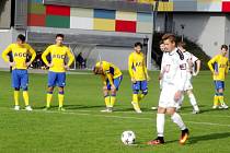 Robert Jukl střílí z penalty úvodní branku hradeckých „votroků“ v duelu s Teplicemi (2:1).