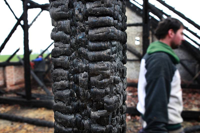 Likvidace škod způsobených požárem rodinného domu ve Chlumci
