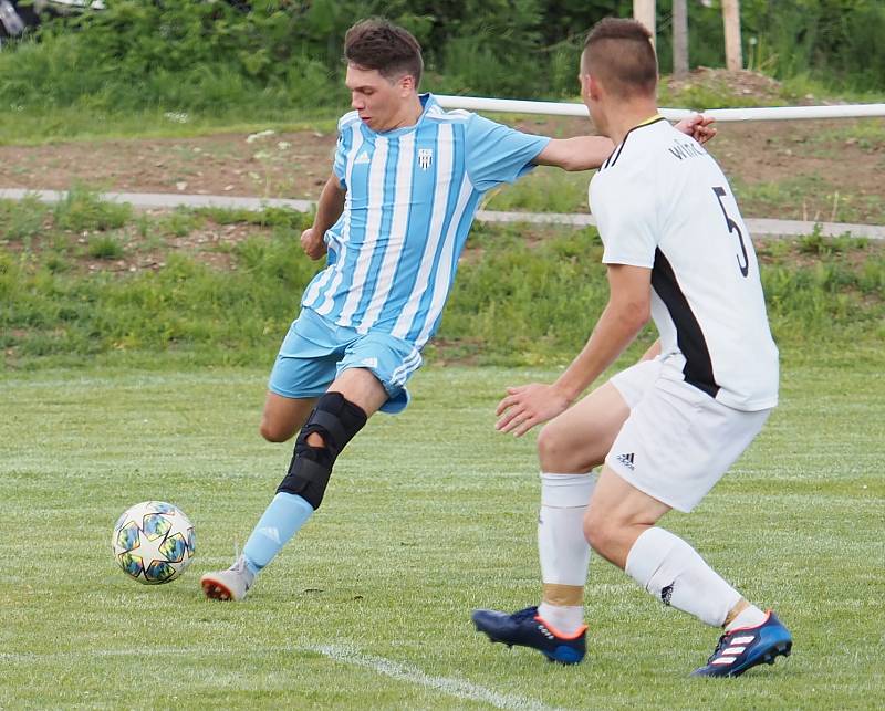 Šlágr III. třídy Sendražice (v bílém) vs. Nový Hradec Králové B (2:2).