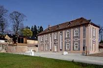Vzdělávací a kulturní centrum Broumov, které vzniklo revitalizací tamního benediktinského kláštera.