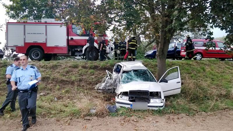 Havárie osobního automobilu mezi obcemi Písek a Mlékosrby na Hradecku.