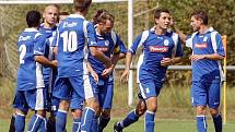 FC Hradec Králové B - Náchod-Deštné 4:3 - S číslem 8 náchodský Daniel Zinke.