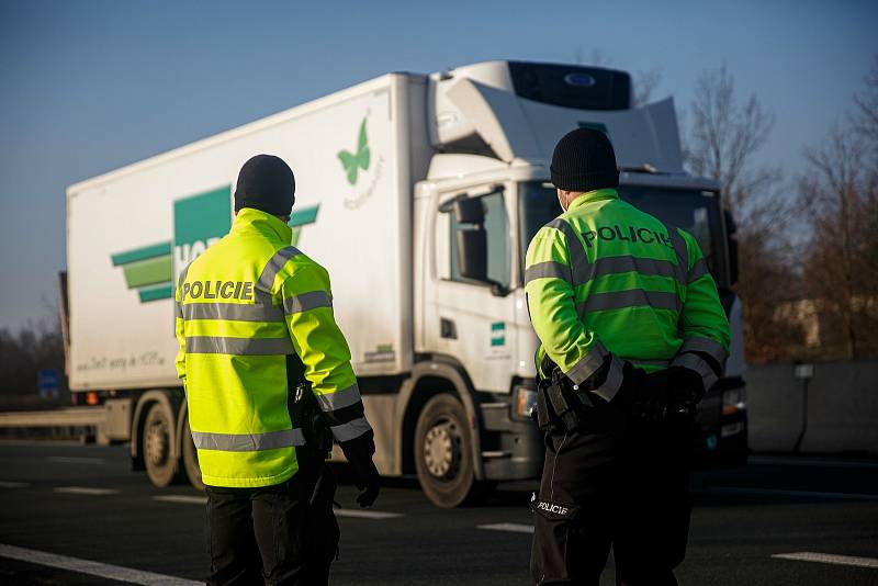 Kontroly Policie ČR na hranici okresu Pardubice a Hradec Králové