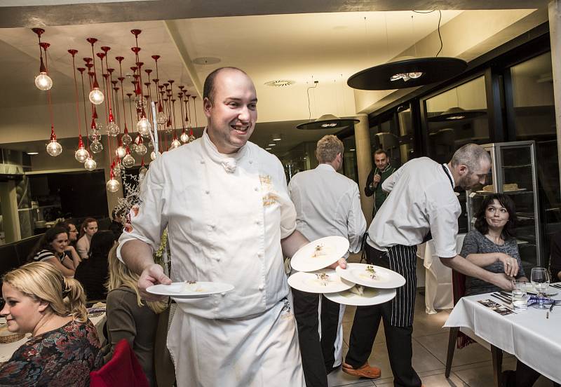 Ochutnávka menu pěti šéfkuchařů věhlasných restaurací na Park Golfu v Hradci Králové.