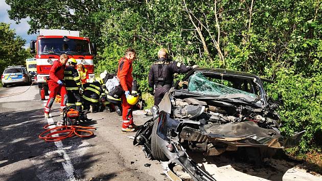 V sobotu se srazila v místní části Nechanic Suché dvě osobní auta.