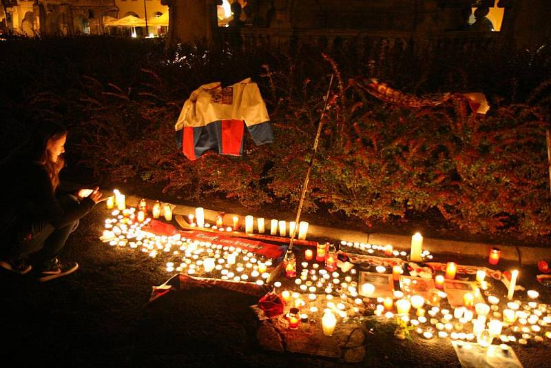 Tryzna za české hokejisty na hradeckém náměstí