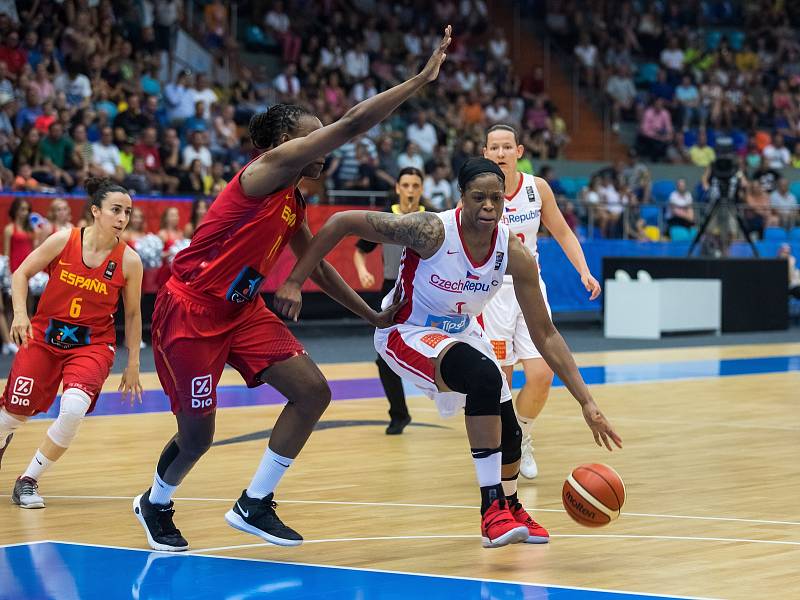 Mistrovství Evropy basketbalistek v Hradci Králové: České republika - Španělsko.