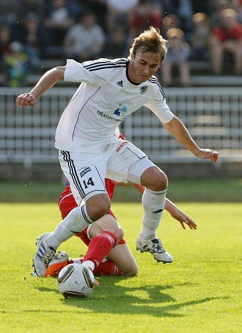 Hradečtí fotbalisté v utkání 25. kola první ligy porazili potápějící se Brno 1:0