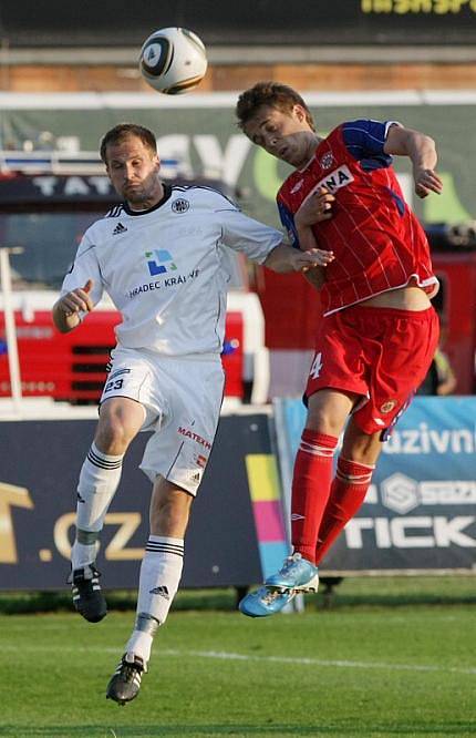 Hradečtí fotbalisté v utkání 25. kola první ligy porazili potápějící se Brno 1:0