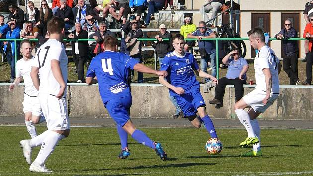 HIT I. A TŘÍDY. Solnice (v bílém) v souboji prvního s druhým porazila doma Týniště 2:1.