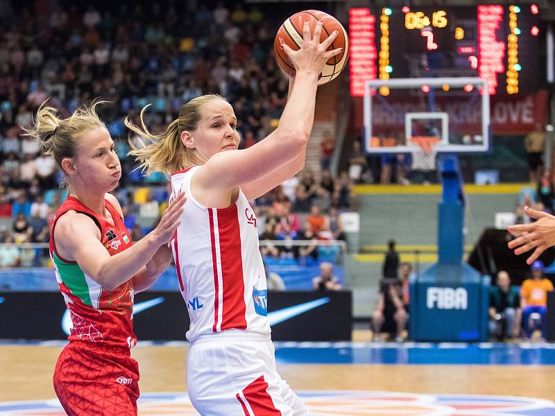 Mistrovství Evropy basketbalistek v Hradci Králové: České republika - Maďarsko.