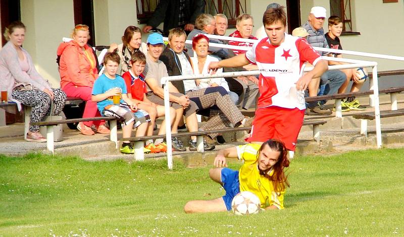 Okresní přebor ve fotbale: Boharyně - Slavia Hradec Králové B.