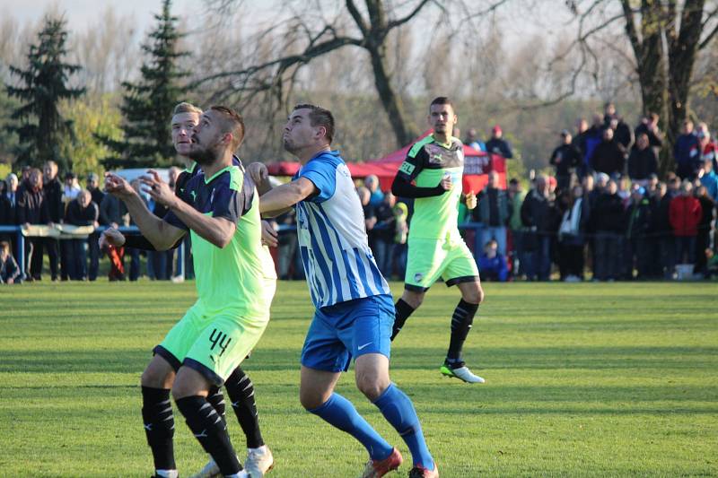 Osmifinále fotbalového MOL Cupu: FK Chlumec nad Cidlinou - FC Viktoria Plzeň.