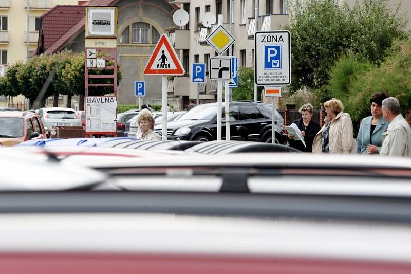 Parkování v centru Hradce Králové.