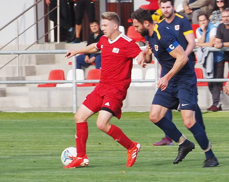 OKRESNÍ PŘEBOR Nechanice (v modrém) – Dohalice 3:1.