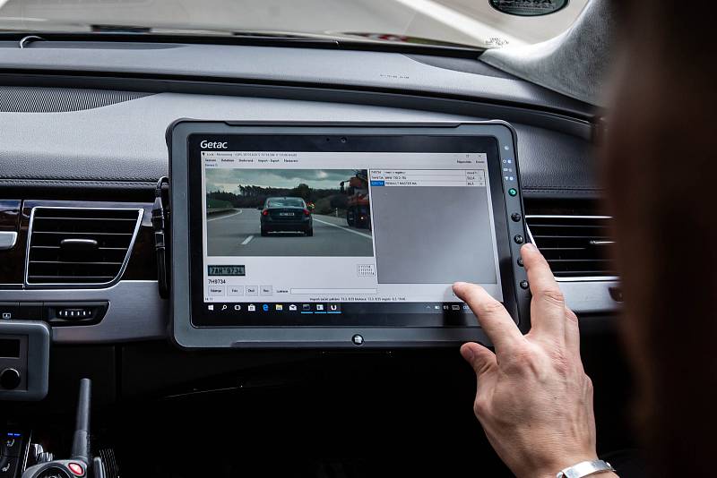 Ve výbavě dálniční policie je nově zařazen vůz Audi, který je vybaven technikou pro monitorováni vozidel.