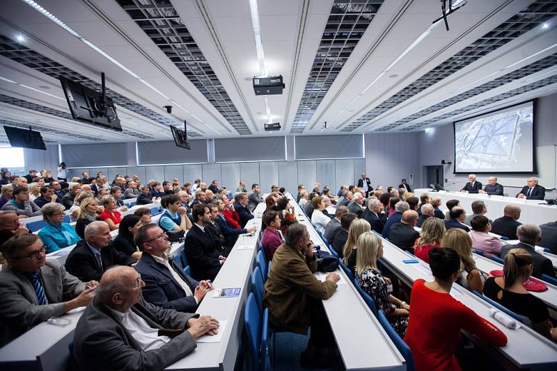 Otevření nové budovy královéhradeckého kampusu Univerzity Karlovy pro Lékařskou a Farmaceutickou fakultu UK.