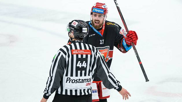 Hokejová extraliga: Mountfield HK - HC Oceláři Třinec.