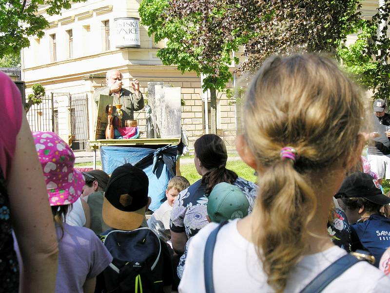 Nedělní odpoledne patřilo v hradeckých Žižkových sadech rodinám s dětmi.