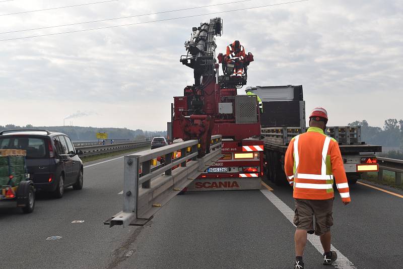 Po 47 dnech mizí z dálnice u Hradce Králové poslední omezení. Silničáři obnovili povrchy na 17 kilometrech D11 a D35