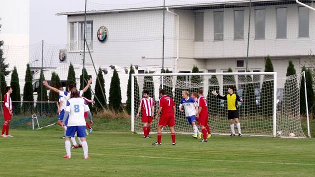 Krajská fotbalová I. B třída, skupina A: TJ Lokomotiva Hradec Králové - FK Kopidlno.