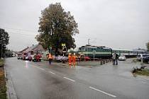 Tragický střet vlaku s osobním automobilem na železničním přejezdu v ulici Na Stavě v Třebechovicích pod Orebem.