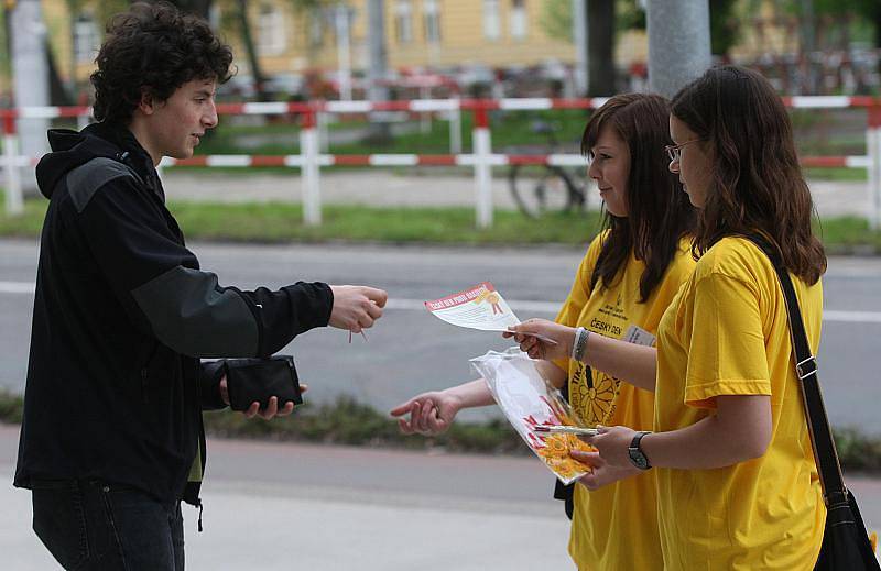V Hradci Králové se 12. května již tradičně konala veřejná sbírka na boj proti rakovině. 