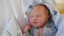 JOSEF ENGL se narodil 29. září v 18.30 hodin. Měřil 49 cm a vážil 3190 g. Velkou radost udělal svým rodičům Alžbětě Venclové a Josefu Englovi z Dolní Čermné. Tatínek byl u porodu velkou oporou.