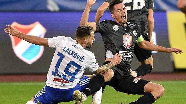 Utkání 3. kola českého fotbalového poháru MOL Cupu: Baník Ostrava - Hradec Králové, 25. září 2019 v Ostravě. Na snímku (zleva) Milan Lalkovič a Jakub Martinec.