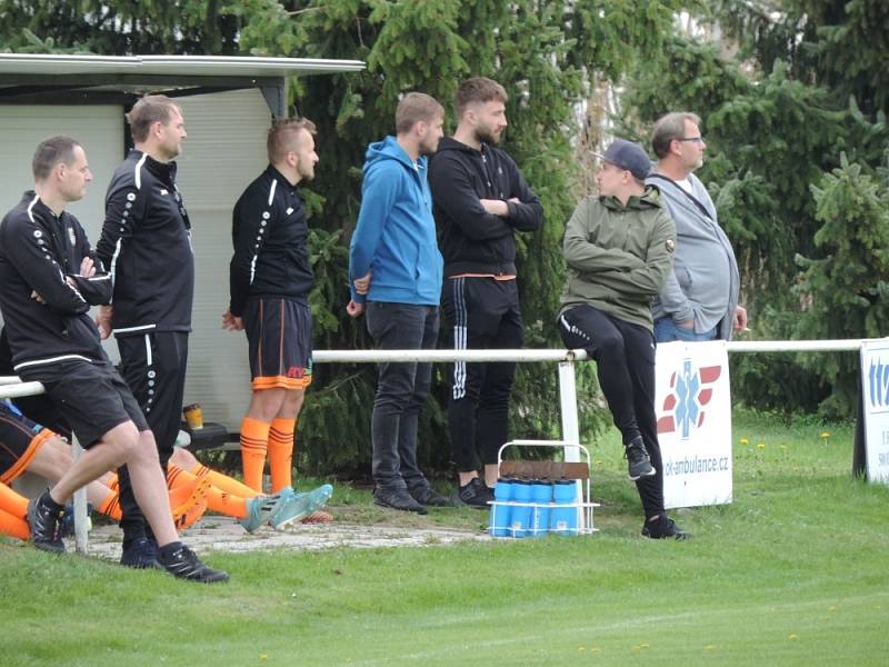 Malšovice - Třebeš B 2:4 (0:3).