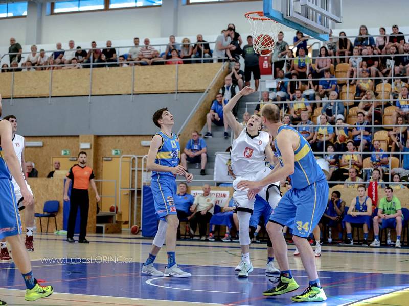 Baráž o Kooperativa NBL: Královští sokoli Hradec Králové - Jindřichův Hradec.