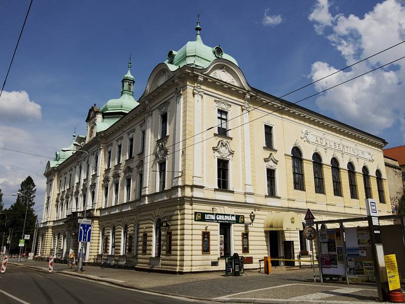 Adalbertinum, budova z roku 1897 na tídě ČSA v Hradci Králové, dílo architekta Františka Hellmanna.