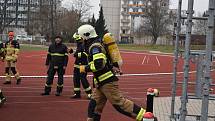 Exhibici v disciplíně Fire Combat Challenge předvedli v Hradci Králové hasiči. Neuvěřitelnou makačku si zkusilo 45 hasičů z několika krajů Česka.