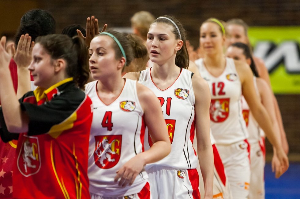 Hradecký deník | Basket Hradec - Slavia Praha (ženy) | fotogalerie