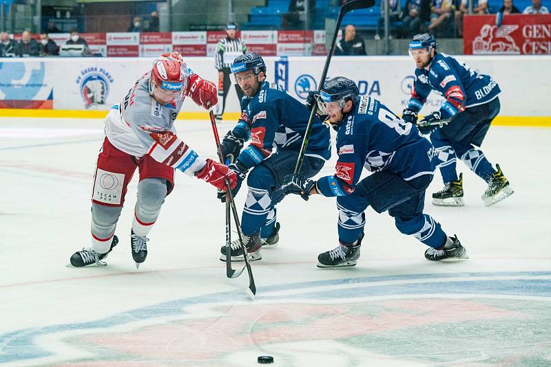 MARNĚ hokejisté Hradce Králové naháněli plzeňského soupeře. Škodovce podlehli 2:4.