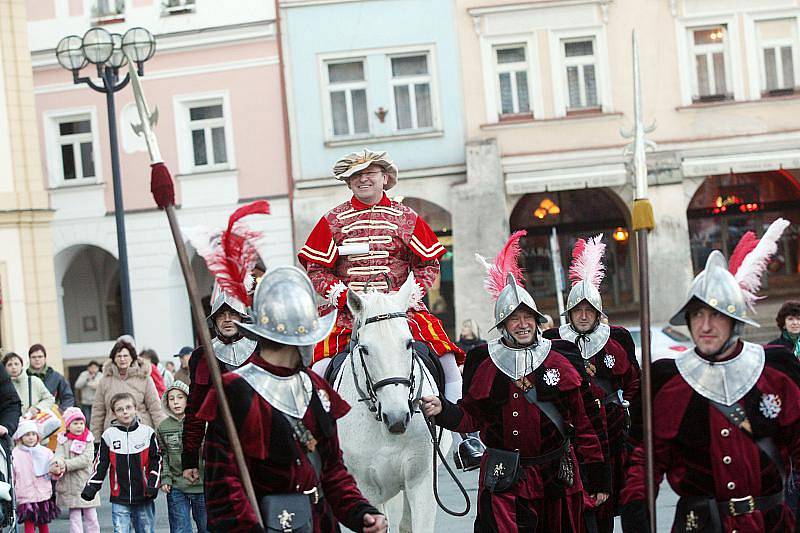 Martin na bílém koni zahájil zimní turistickou sezonu pod Bílou věží (11. listopadu 2010).