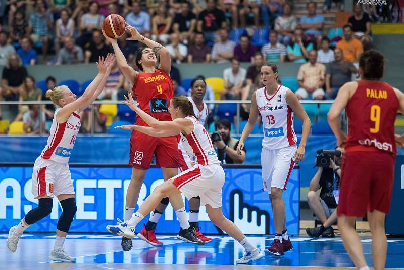 Mistrovství Evropy basketbalistek v Hradci Králové: České republika - Španělsko.