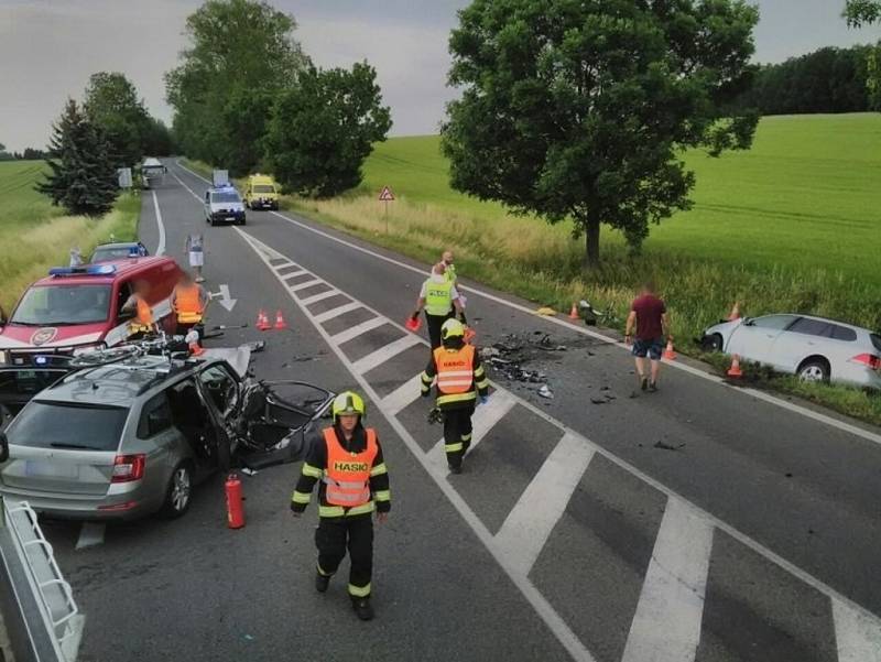 Dopravní nehoda dvou osobních automobilů u Sadové.