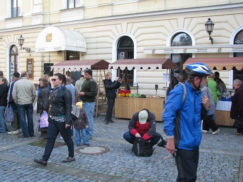 První farmářské trhy v Hradci Králové (sobota 2. října 2010).