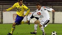 Pohár ČMFS: Hradec Králové (černobílé dresy) vs. Teplice.