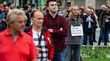 Demonstrace Milionu chvilek pro demokracii na Masarykově náměstí v Hradci Králové.